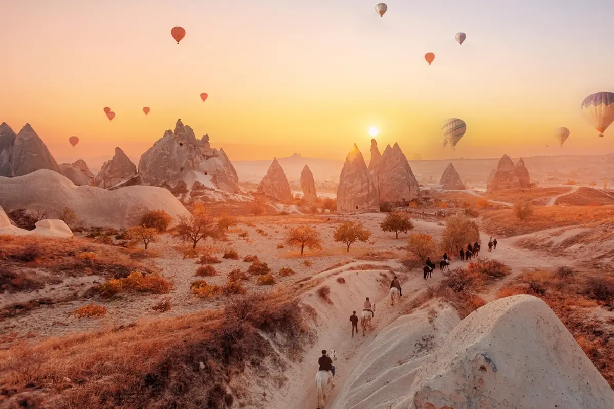 cappadocie-paarden-zonsondergang_1786549898624.webp