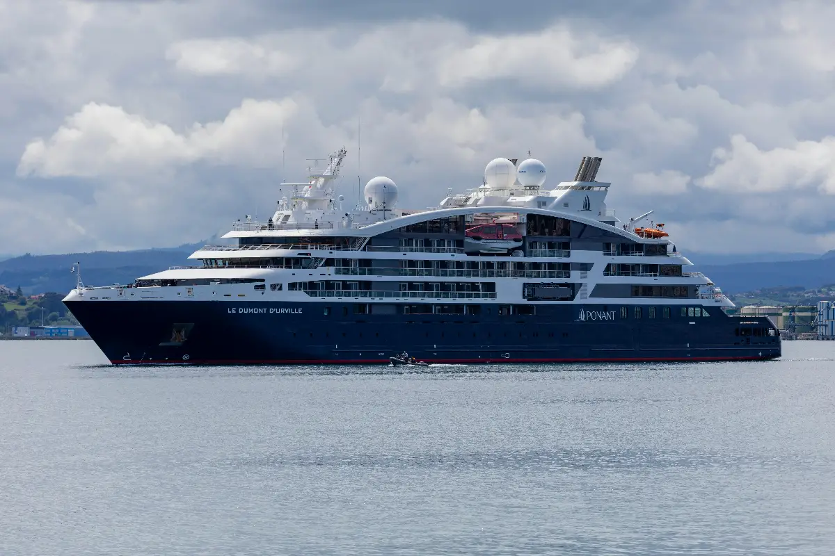 cruise-schip-in-antartica_1778579677137.webp