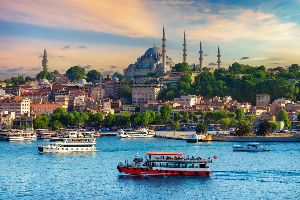 istanbul-toeristische-stedentrip-uitzicht_1763727191798.webp