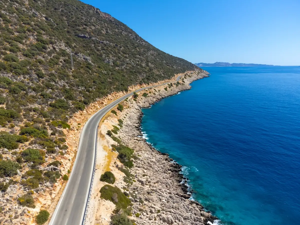 turkije-weg-naast-de-zee_1781530730986.webp