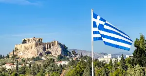 griekse-vlag-naast-de-akropolis-en-het-parthenon_1773238454996.webp